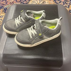Stride rite Kaleb Sneaker size 10.5 W